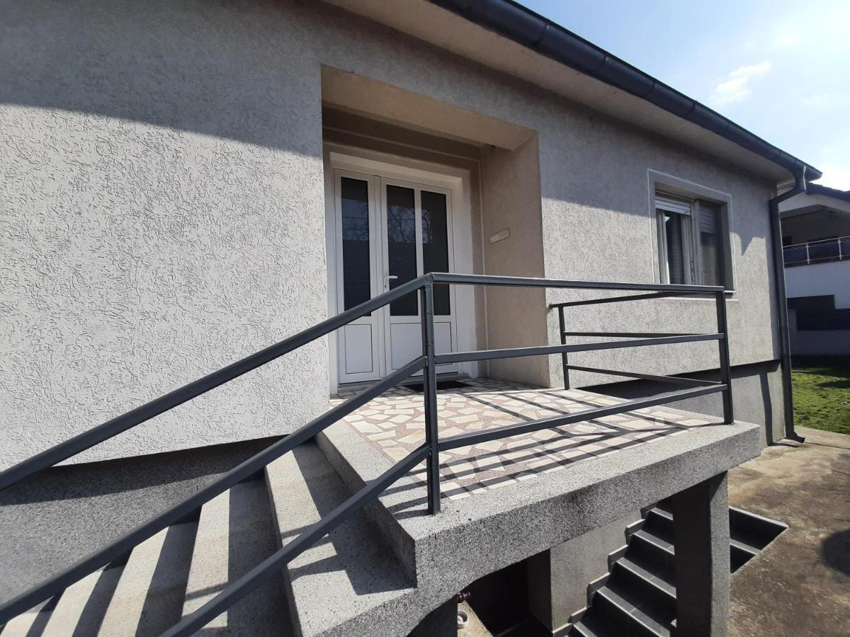 Haus Apartman Zajecar M&L Buitenkant foto